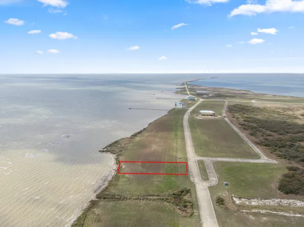 3305 Bay Point Dr, Palacios, TX 77465