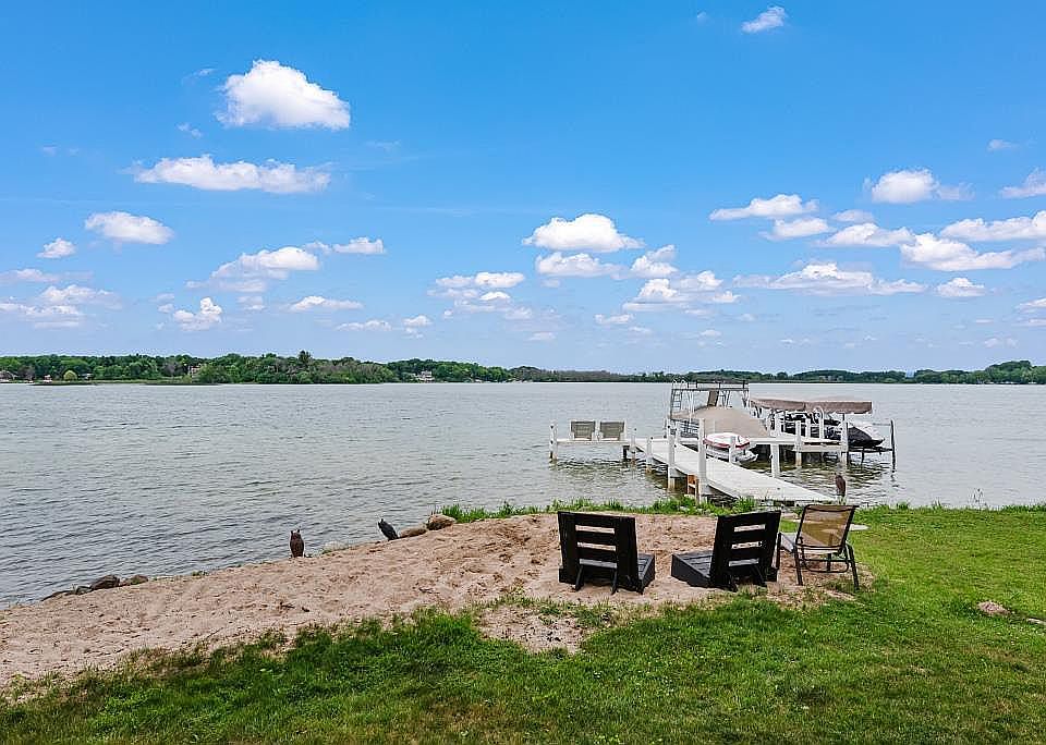 37211 Valley Rd, Oconomowoc, WI 53066 Zillow