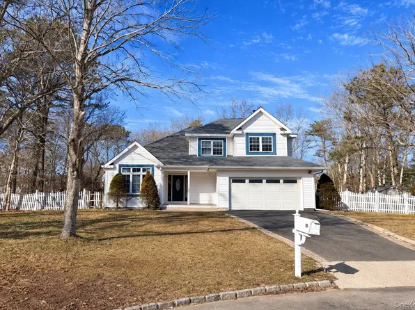 10 Silver Court, Ridge, NY 11961