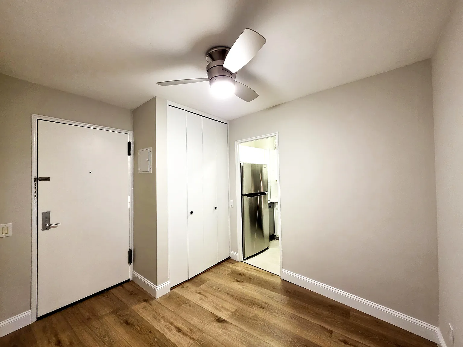 Studio, 549 sqft, $2,040 — Photo 4