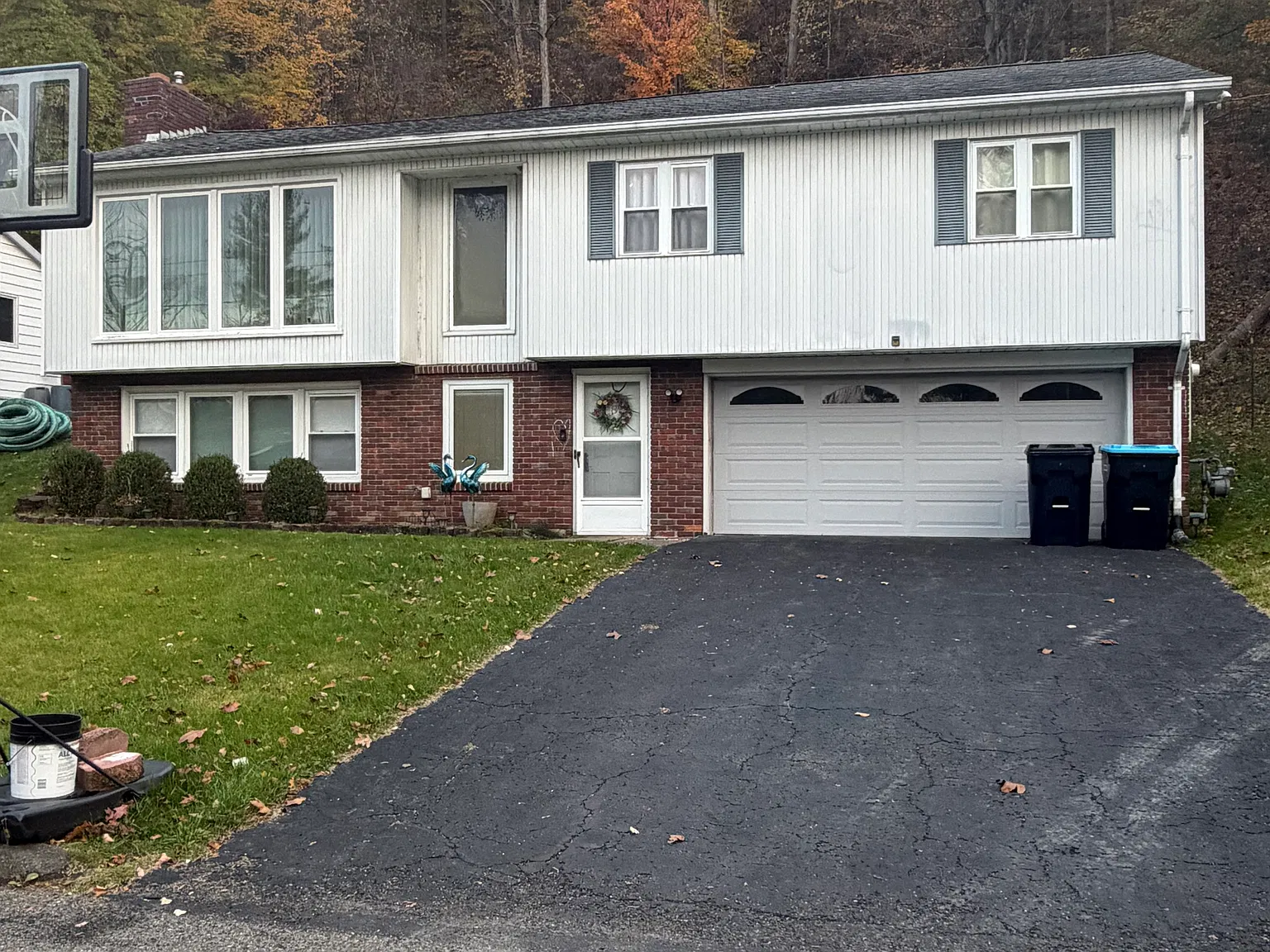 3 bed, 2269 sqft, $2,950 — Photo 2