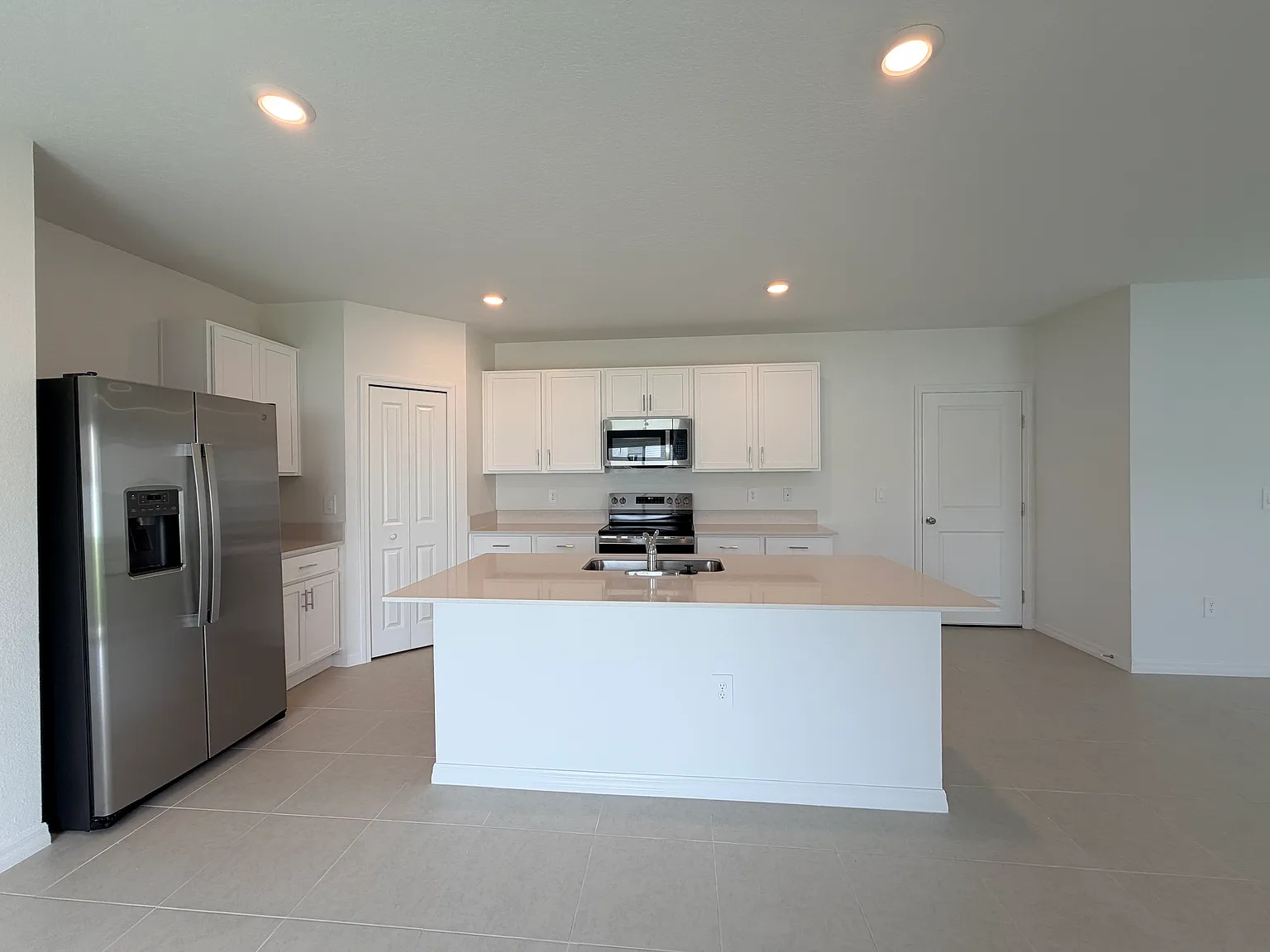 4 bed, 2.5 bath, 1874 sqft, $2,300 — Photo 4