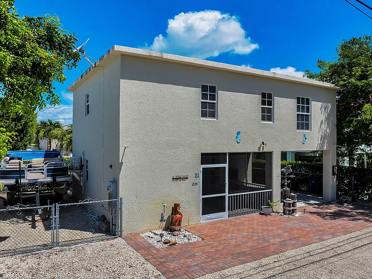 21 Poinciana Dr — Photo 1