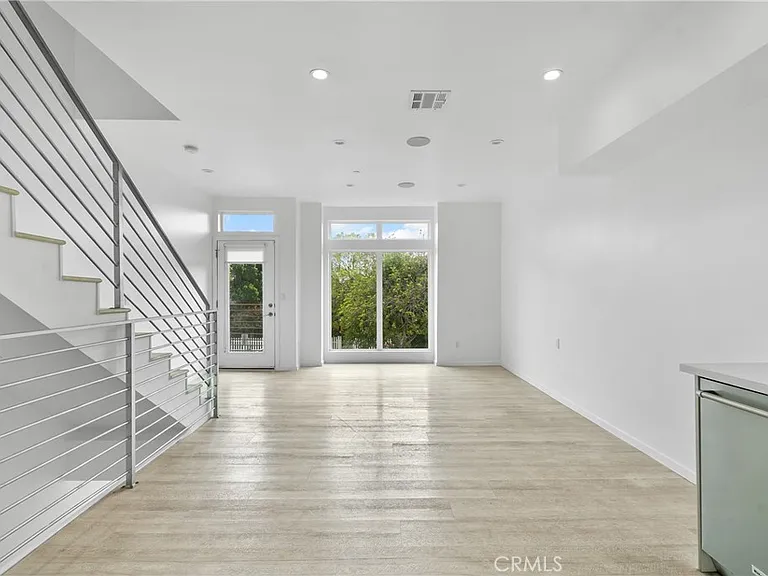 6009 1/2 Barton Ave #6009 — Photo 15