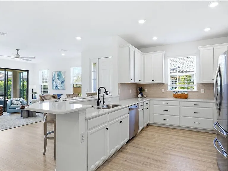 4733 Tortona Ct — Photo 17