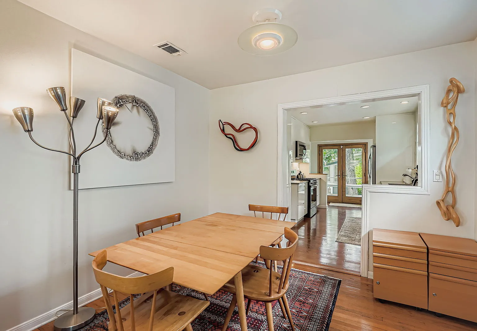 3 bed, 2142 sqft, $4,199 — Photo 3