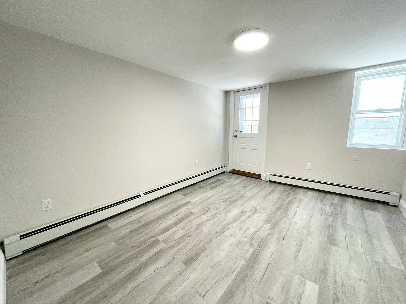 4 bed, 1350 sqft, $6,600 — Photo 3