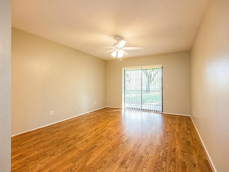 817 SW 9th Ave — Photo 3