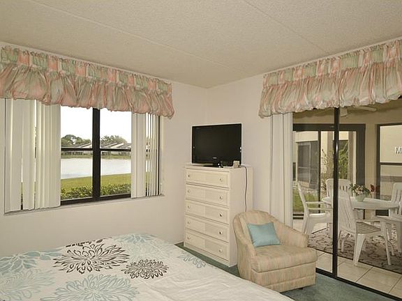 3rd image of 331 Woodlake Wynde #331