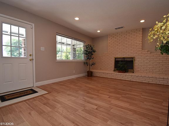 4th image of 126 Campbell Ave