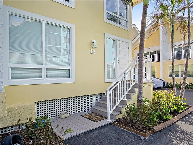 245 NE Macarthur Blvd #12 — Photo 6
