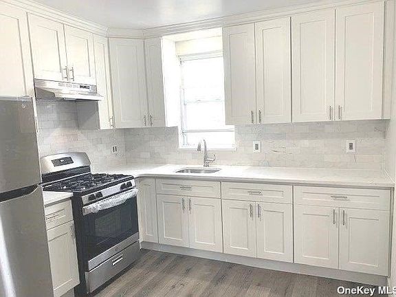 4th image of 15-32 Clintonville St #2