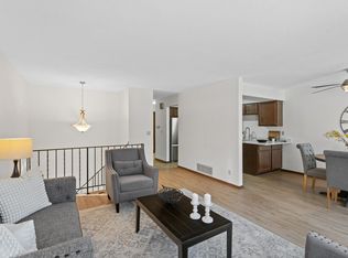 4670 Ridge Cliff Dr, Saint Paul, MN 55122