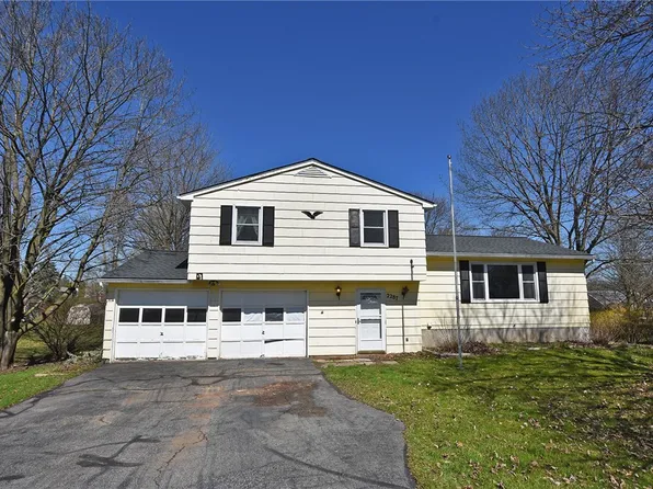 2287 Vandy Dr, Palmyra, NY 14522