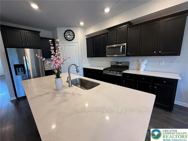 1047 Turnstone Dr — Photo 3