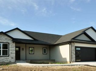 1102 Marks Way, Cedar Rapids, IA 52404