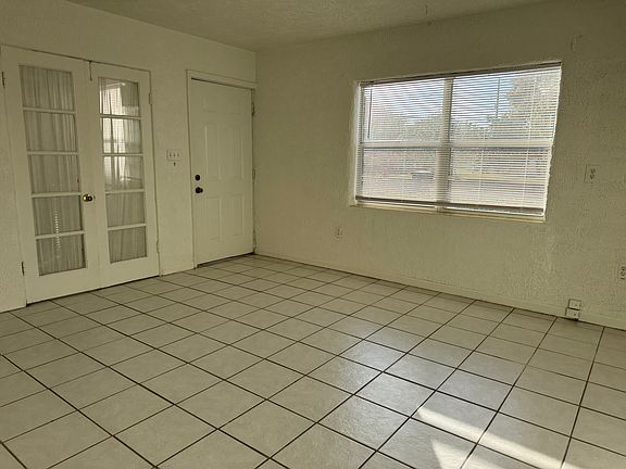 2nd image of 1101 E Marks St