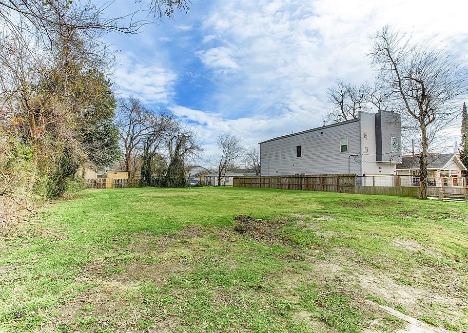 Two lots being sold together!!