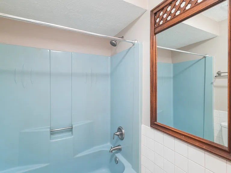 1642 Hobart Ave #1642 — Photo 8