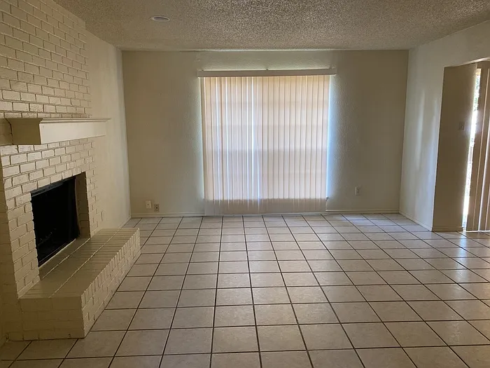 627 Overlook Ct — Photo 2