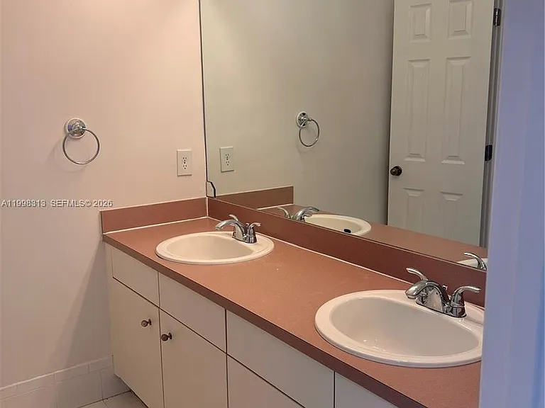 15761 SW 148th Ter — Photo 7