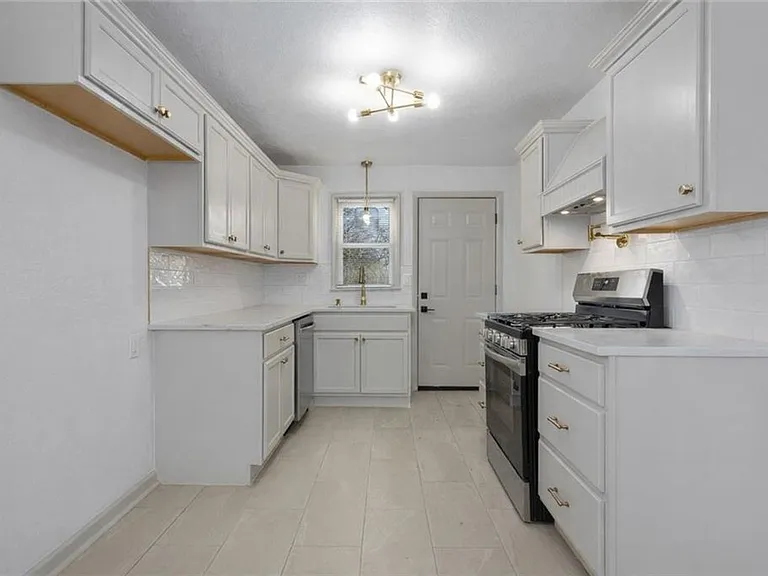 611 SE Florence Ave — Photo 2