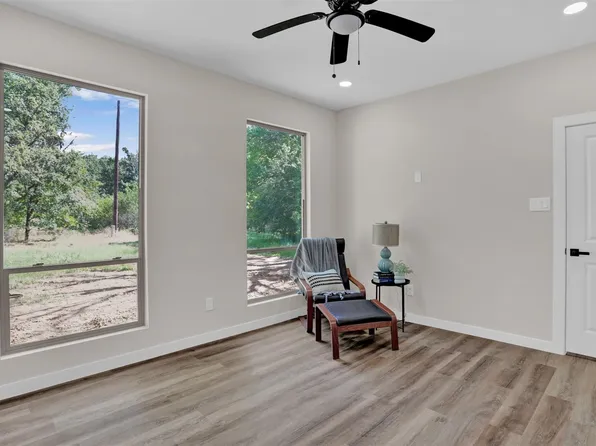 705 E Hanna St, Denison, TX 75021