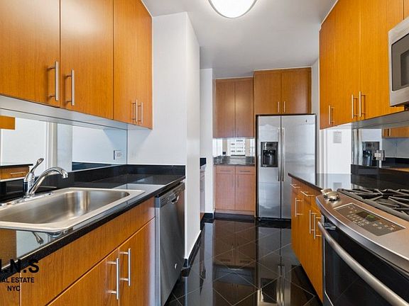 5th image of 265 E 66th St APT 18F