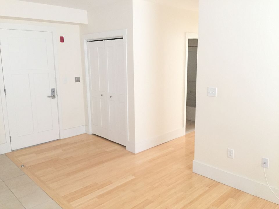 2nd image of 531 Pleasant St #3