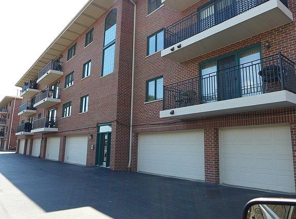 3rd image of 3730 W 111th St APT 402