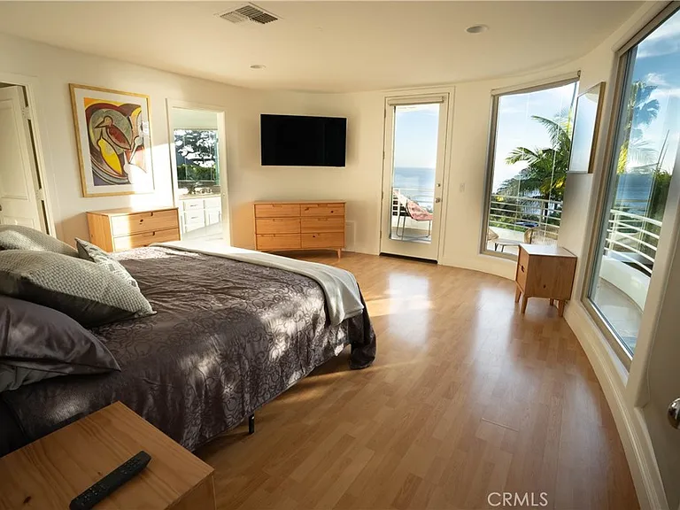 558 Cliff Dr — Photo 15