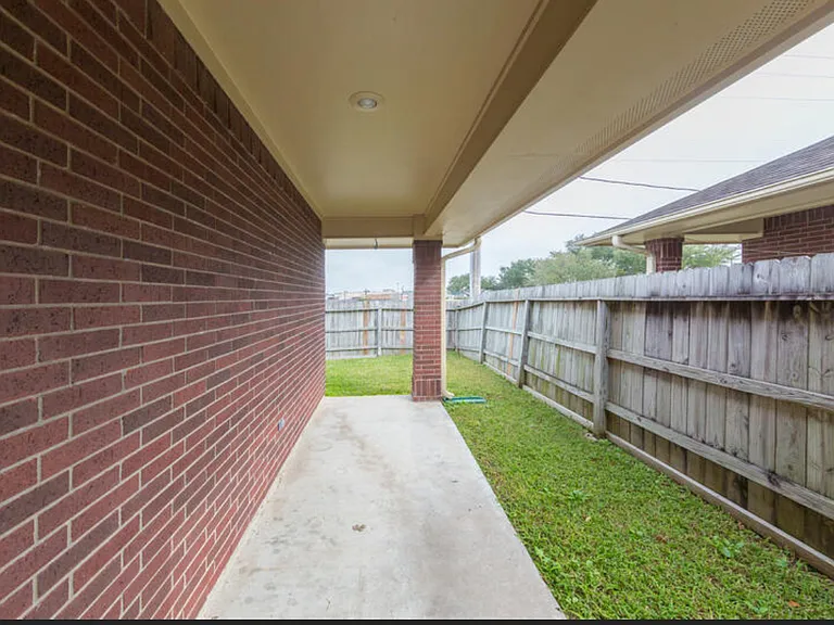 125 Live Oak Ln — Photo 4
