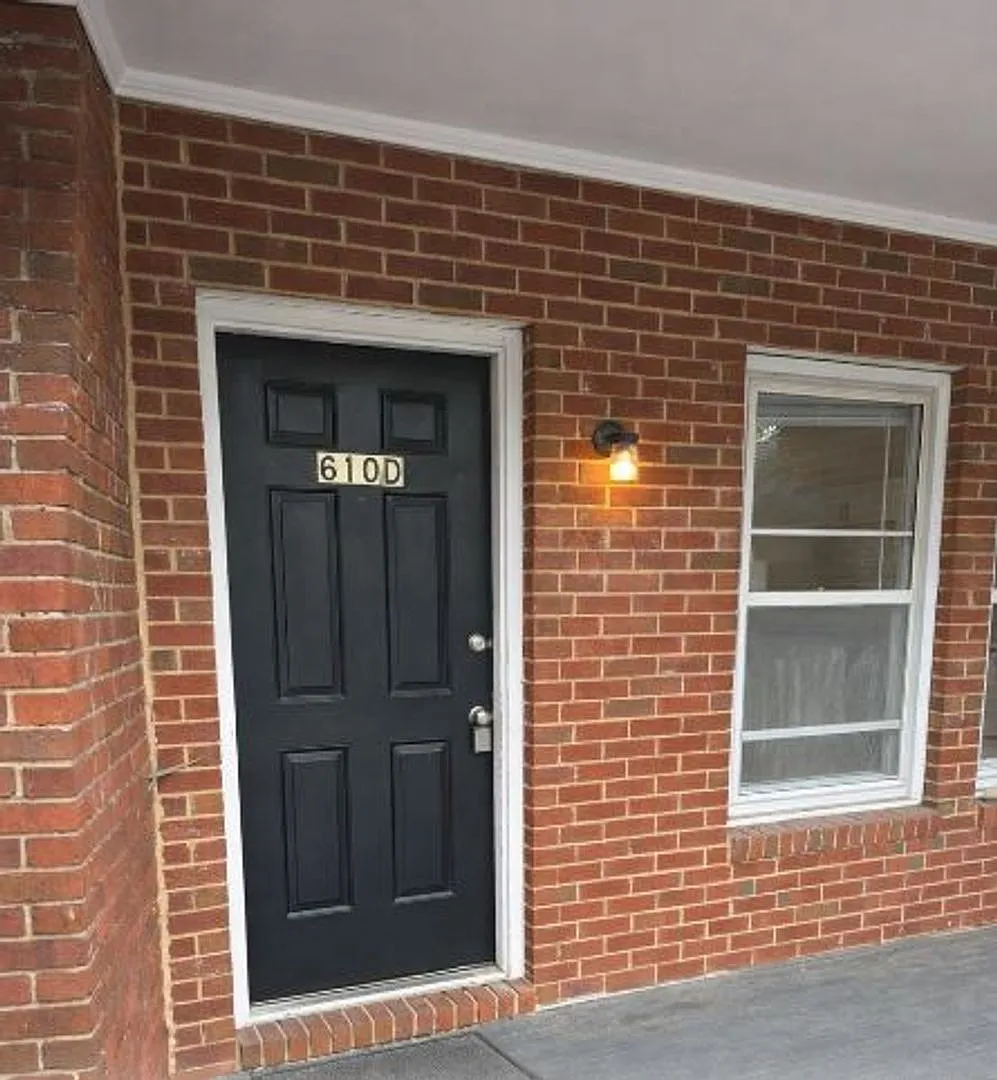 610 Rugby Rd D / Spacious 4-Bedroom Apartment in Prime Location Available 2027-2028 — Photo 1