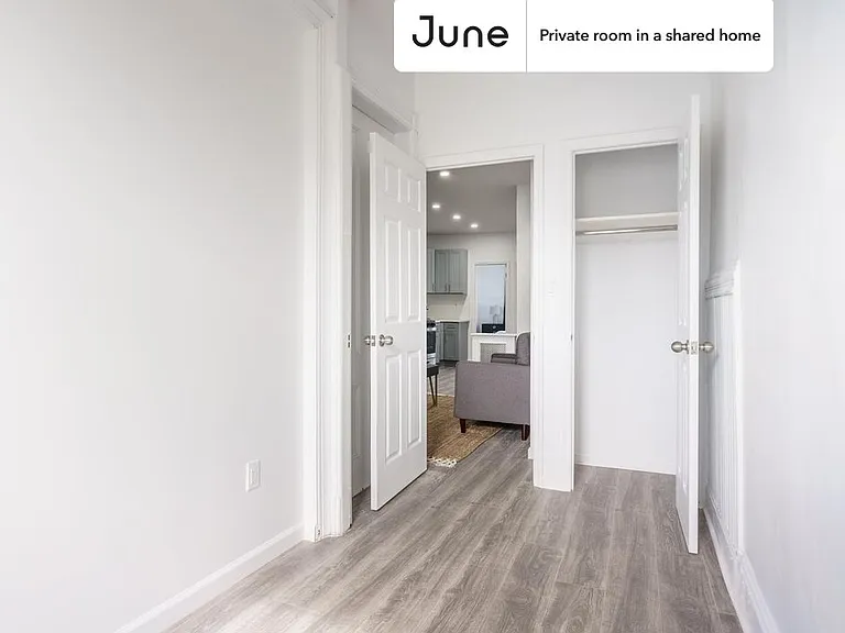 2444 43rd St #D — Photo 3