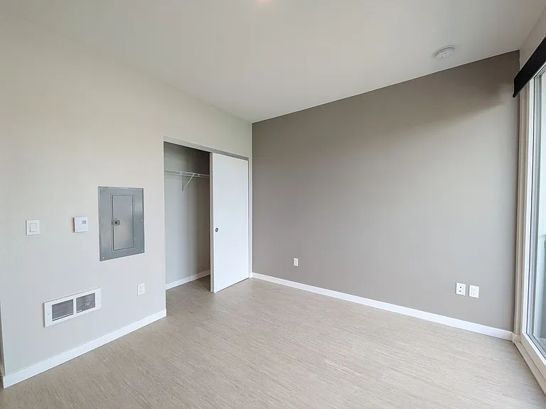 Division 31 Apartments — Photo 15
