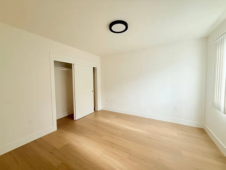 953 S Westmoreland Ave — Photo 5