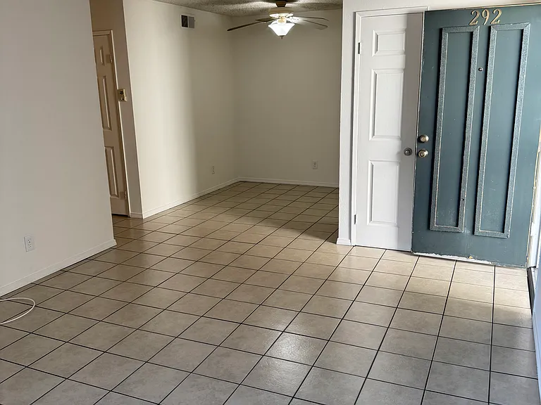 Dining area with ceiling fan