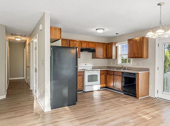 2nd image of 804 Cole St
