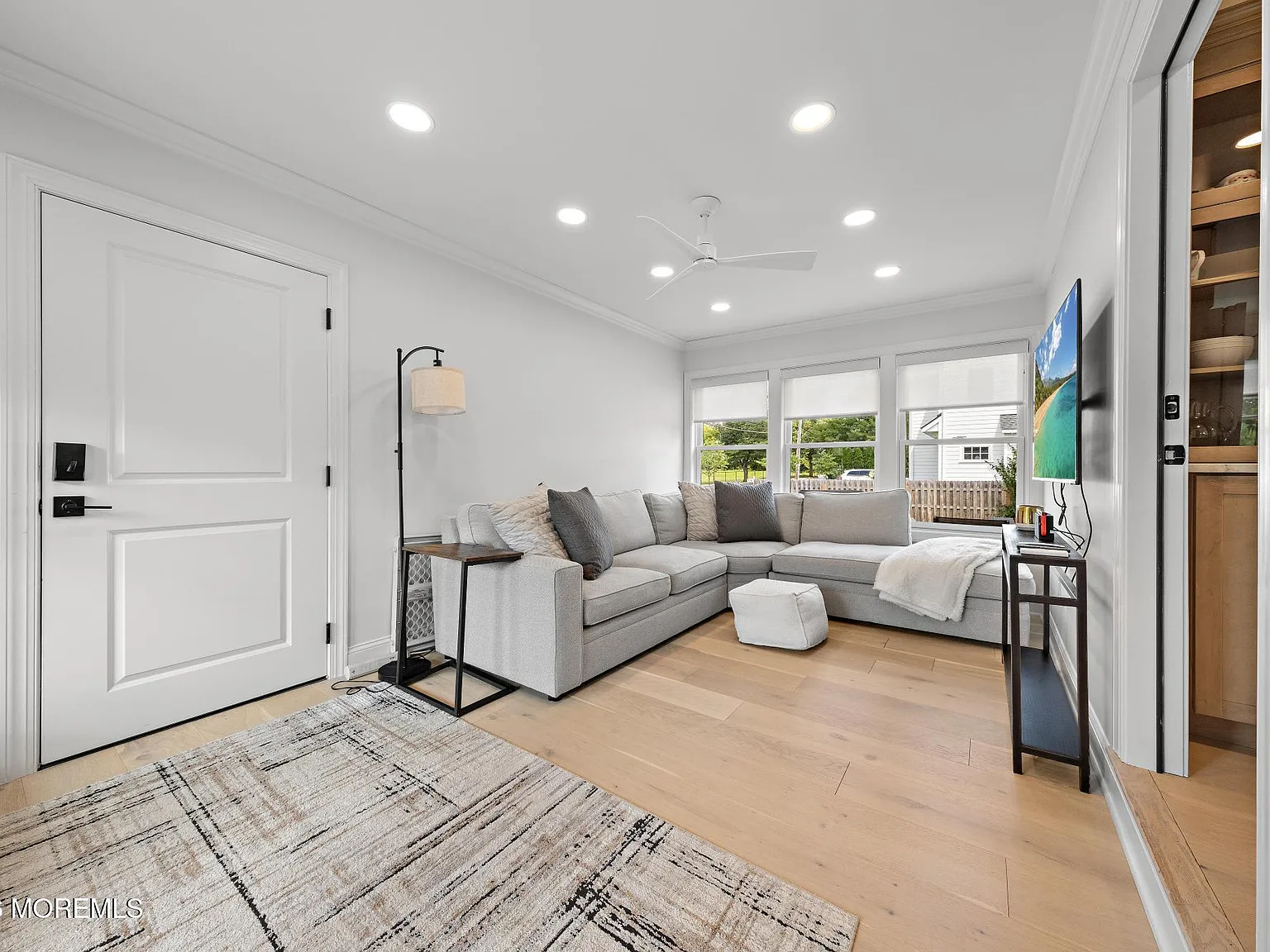 3 bed, 2.5 bath, 2216 sqft, $6,500 — Photo 2
