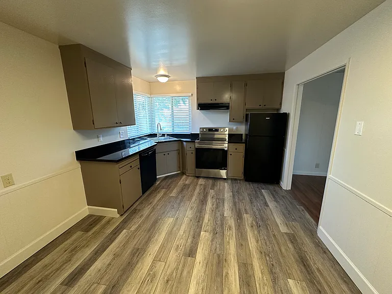 542 Firloch Ave #4 — Photo 4