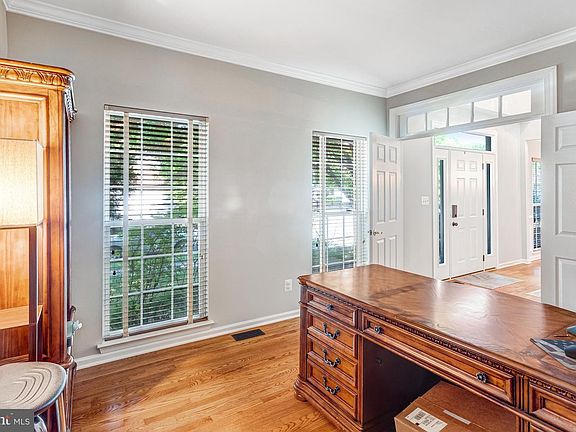 4th image of 17701 Avenel Ln