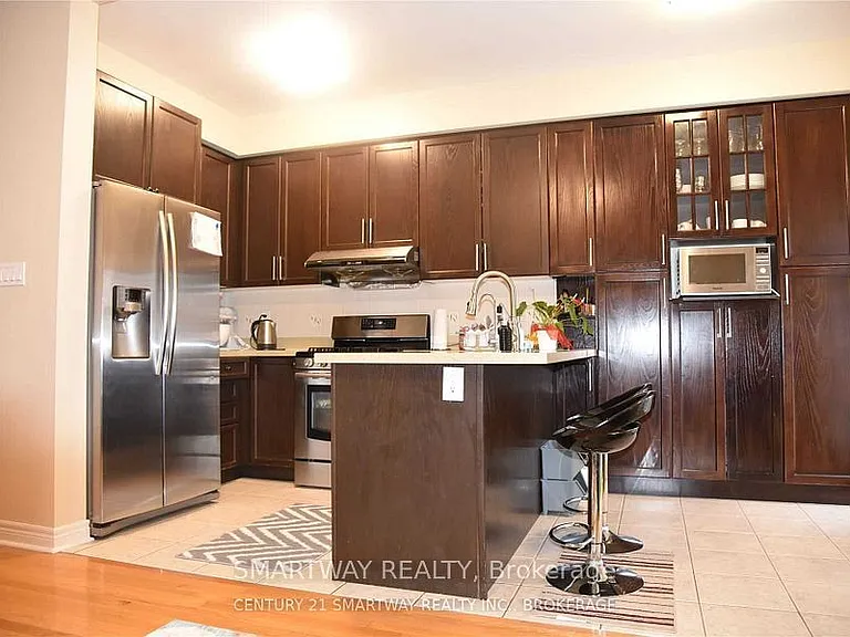 495 Meadowridge Ct — Photo 3