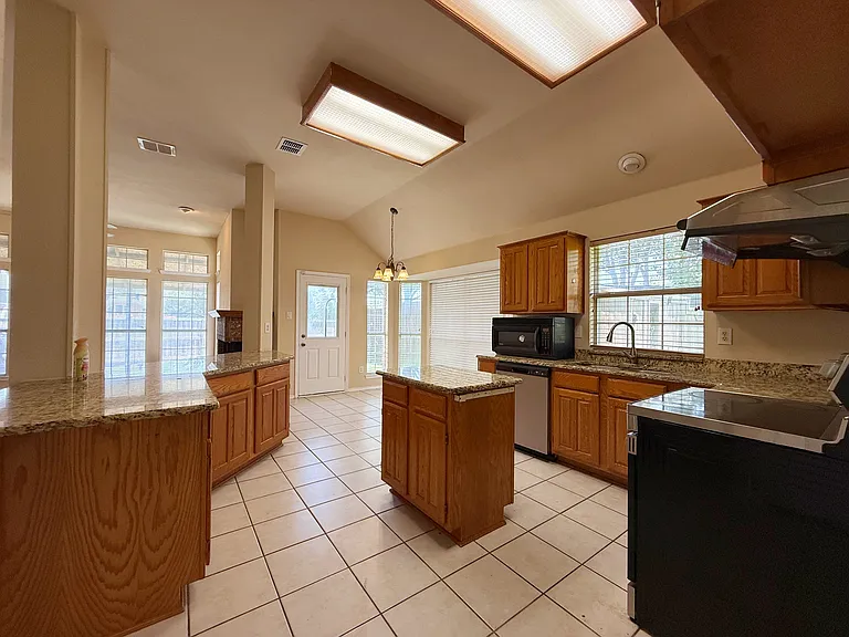 6000 Arlington Dr — Photo 10