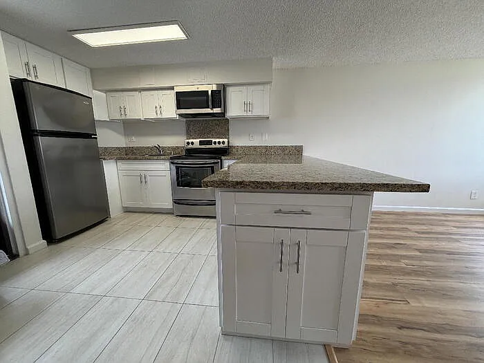 909 Coolidge St — Photo 3