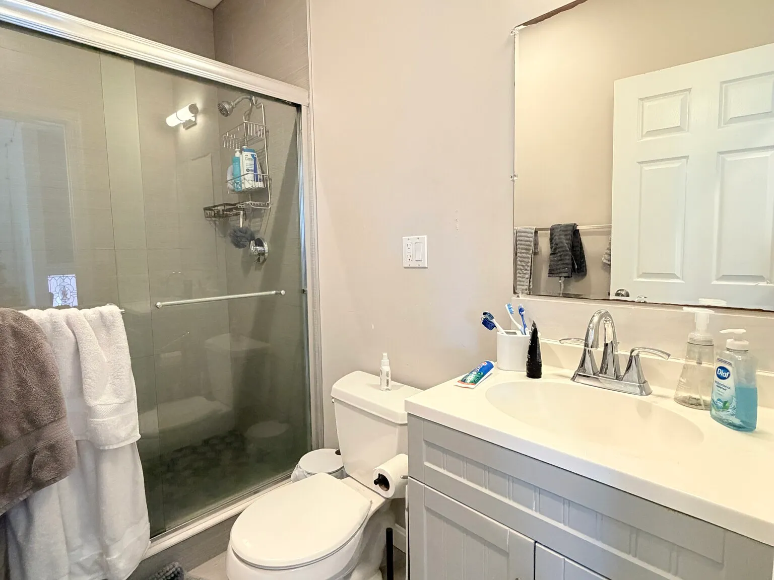 5 bed, 2000 sqft, $6,700 — Photo 4