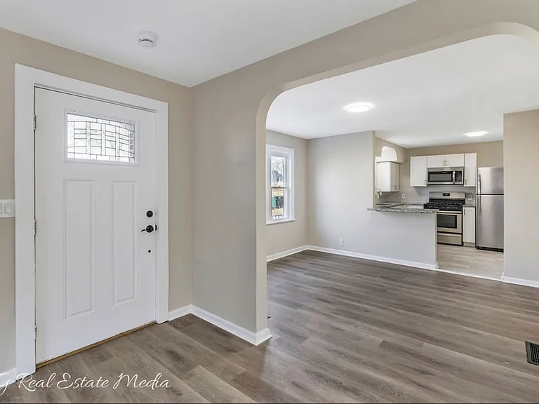 6253 Sturdy Ave — Photo 3