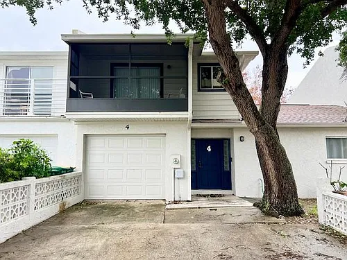 4 Colonial Dr Photo 1