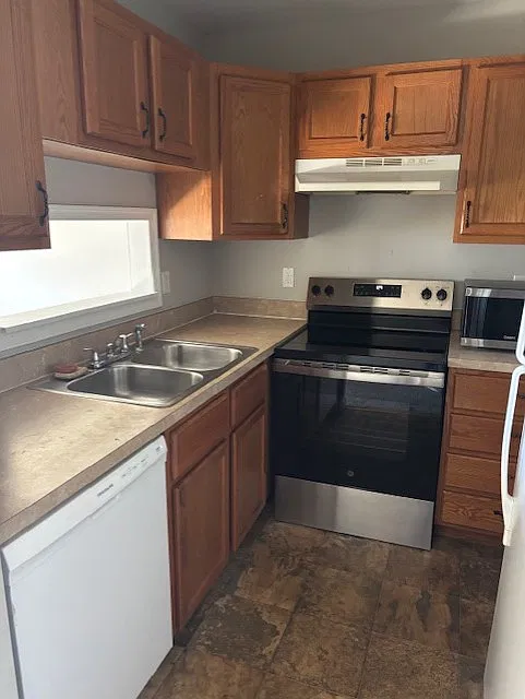 2 bed, 1.5 bath, 1160 sqft, $1,700 — Photo 4