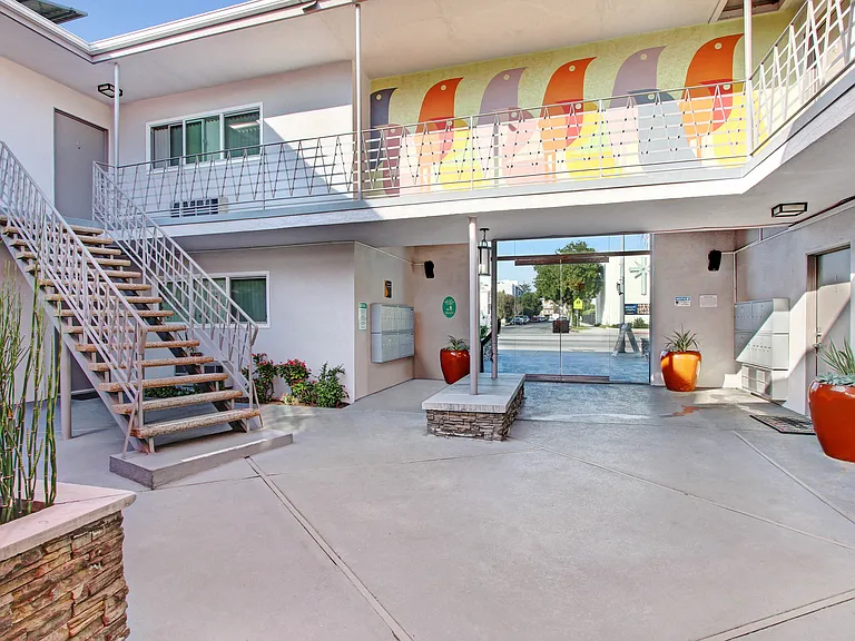 Twin Palms — Photo 24