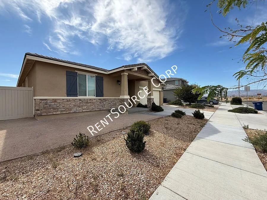 4 Bedrooms/2.5 Bathrooms Single Story Home for Rent in West Lancaster — Photo 3